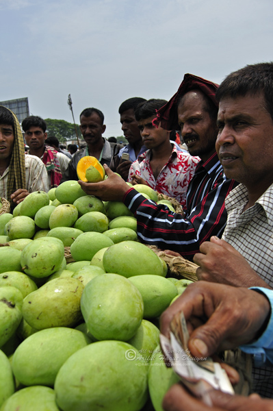 People purchasing mango
