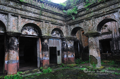 Ruined Jamidar Bari at Dharmapasha